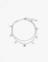 Tobillera doble plateada con cadena de eslabones y dijes colgantes de estrellas y strass.