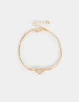 Pulsera dorada de cadena cola de ratón con dije de corazón adornado con strass y cierre de mosquetón.