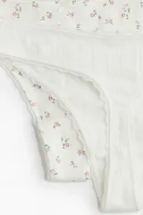 Pack de dos colaless blancas de punto pointelle de algodón, una lisa y otra con estampado de flores pequeñas.