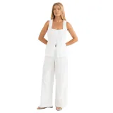 Pantalón blanco de pierna ancha con bordado inglés y cintura elastizada.