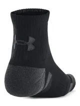 Pack de tres pares de medias deportivas unisex Under Armour Performance Tech, corte tobillero, en color blanco, gris y negro.