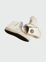Botines de caña alta Golden Goose modelo Francy Classic, color blanco con detalles desgastados y estrella plateada en el lateral.