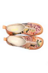 Zapato en cuero con cierre lateral, diseño bajo y combinación de texturas en gamuza y cuero liso.