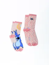Pack de dos pares de medias de algodón con diseño de Stitch. Un par es de color rosa con arcoíris y el otro par es de color rosa con diseño de ondas.