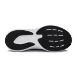 Championes deportivos Diadora modelo Nerja, color negro con detalles en blanco. Presentan una capellada de malla transpirable, cordones blancos y una suela gruesa de espuma blanca.