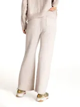 Pantalón de tiro alto y calce holgado, suave al tacto, con cintura ajustable y diseño de cuadrille.
