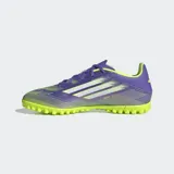 Championes de fútbol Adidas F50 Club, color violeta con detalles en blanco y amarillo flúor.
