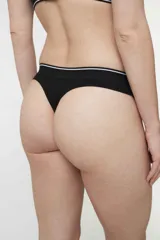 Colaless de algodón blanco con diseño de punto rib y elástico en la cintura para un ajuste cómodo.