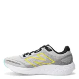 Championes para correr New Balance Fresh Foam 680 V8, color gris con detalles en amarillo y celeste.