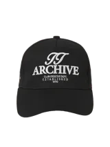 Gorra negra de 5 paneles con cierre snapback ajustable y bordado frontal con logo.