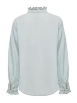 Camisa celeste de manga larga con cuello alto con volados y volados en el frente.