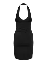 Vestido corto negro con cuello halter y espalda descubierta.