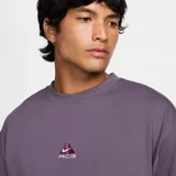 Camiseta violeta de corte holgado con logo ACG estampado en el pecho.