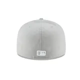 Gorro New Era 59FIFTY de los New York Yankees, color gris con logo bordado en blanco.