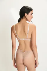 Colaless color piel de encaje con detalle de abertura en la parte trasera.