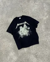 Remera negra oversize con estampa de la banda Metallica y el álbum And Justice for All en color sepia.