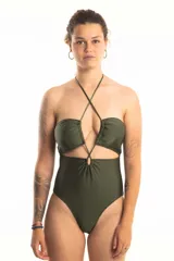 Malla enteriza color verde militar con textura croco, escote en V y breteles finos regulables.