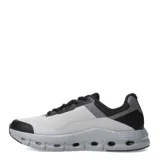 Championes negros con capellada de malla y suela con orificios.