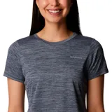 Remera deportiva Columbia color gris con estampado de líneas horizontales y logo de la marca en el pecho.