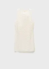 Vestido corto color crema con detalle de abalorios.