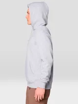 Buzo con capucha de peso medio, color gris claro, confeccionado en mezcla de algodón. Presenta un bolsillo canguro frontal y el logotipo de Mountain Hardwear bordado en el centro del pecho.