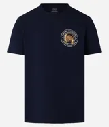 Remera azul marino de algodón con estampa circular en el pecho con la leyenda "Mestre Cervejeiro Cervejaria Brasileira Desde 1976" y la imagen de un barril de cerveza.