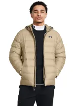 Campera inflada color beige con capucha, cierre frontal completo y logo de Under Armour bordado en el pecho.