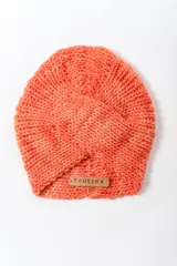 Turbante tejido a mano en lana merino color rojo.