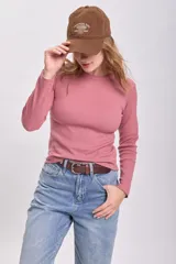 Remera de punto gris de manga larga con ajuste al cuerpo.
