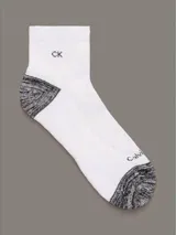 Pack de 3 pares de medias Calvin Klein de corte medio, en colores gris, negro y blanco. Presentan logo CK en el tobillo y diseño jaspeado en la puntera y el talón.