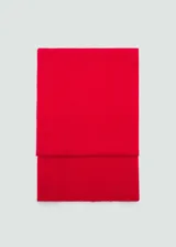 Bufanda rectangular roja de tejido mezcla de lana y cachemira.