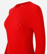 Sweater azul marino de punto con textura de ondas, cuello redondo y mangas largas.