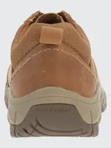 Zapato de cuero color marrón con cordones, suela de goma y tecnología Spinal Flex.