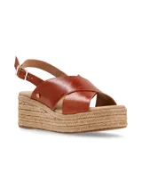 Sandalia de cuero color marrón con plataforma de yute y tiras cruzadas.