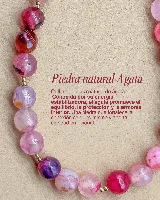 Collar de cuentas de ágata rosa y roja con separadores dorados.