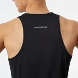 Musculosa deportiva negra con logo de New Balance reflectivo en el pecho.