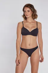 Soutien blanco de microfibra, sin costuras, preformado con copa y aro, y bretel regulable.