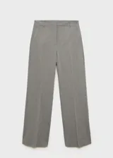 Pantalón negro de vestir, de corte recto y tiro medio.