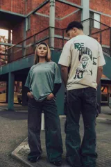 Remerón blanco con estampa de la escultura David de Miguel Ángel en la espalda.