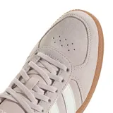 Championes Adidas Breaknet Sleek, color rosa claro con las tres tiras laterales blancas y suela marrón.