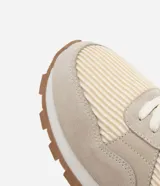 Championes de hombre marca Viko, estilo jogging, color azul marino y negro, con cordones y suela de goma. Confeccionados en material sintético con textura y recortes.