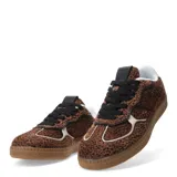 Zapatillas deportivas acordonadas con estampado animal print.