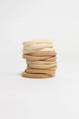 Pack de 12 gomitas de pelo elásticas, color beige en diferentes tonalidades.