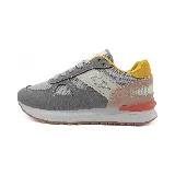 Zapatillas urbanas Osada, color gris con detalles en blanco, amarillo y rosa.