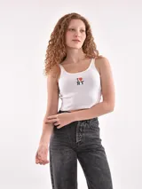 Musculosa corta gris de algodón con logo estampado en el pecho.