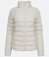 Campera puffer verde esmeralda de poliamida con cuello alto y cierre frontal con cremallera.