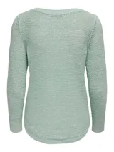 Sweater de punto color verde agua, con cuello redondo y mangas largas.