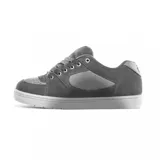 Zapatillas grises de skate con detalles en gris claro, confeccionadas en gamuza, con suela blanca y logo de la marca en el lateral.