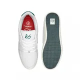 Zapatillas deportivas blancas con detalles perforados y diseño clásico.