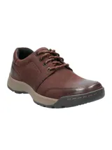 Zapato acordonado color marrón de cuero con cuello acolchado y suela de goma.